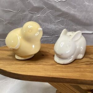 Hallmark Chick & White Bunny Salt & Pepper Set Cute Vintage Easter Decor